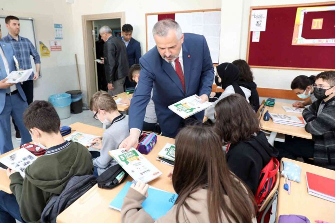 Başkan Kılıç’tan 1660 Öğrenciye Lgs Deneme Kitabı