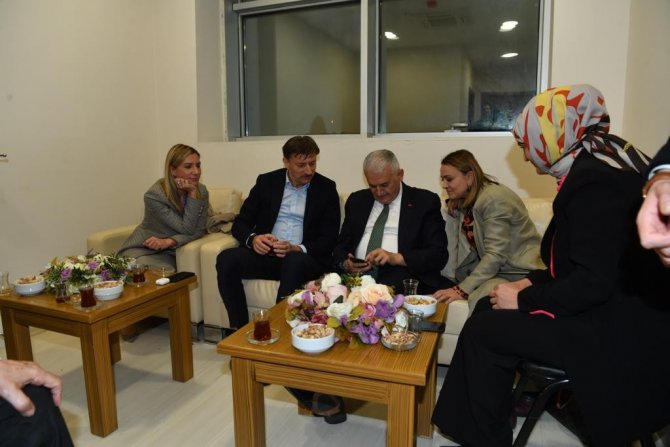 Binali Yıldırım: "Yolları Böleriz, Türkiye’yi Böldürtmeyiz"