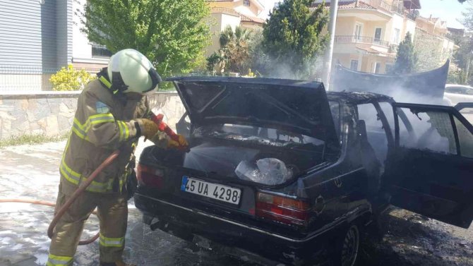 Edremit’te Otomobil Alev Alev Yandı