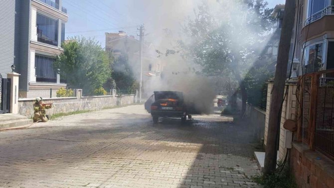 Edremit’te Otomobil Alev Alev Yandı