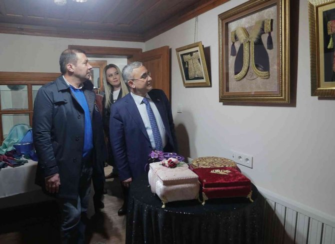 "Kültür Ve Kültürel Değerler İle Birlikte Sanat Ve Sanatçıya Sahip Çıkan Bir Belediyeyiz"