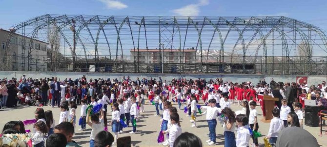 Tatvan’da Minikler Eğlenceye Doydu