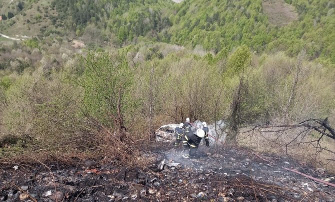 Şarampole Uçan Araç Alev Alev Yandı