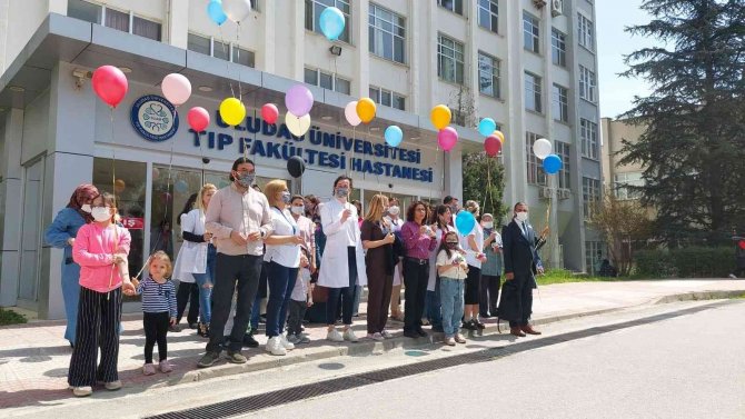 Uludağ Üniversitesi’nde Balonlar Hasta Çocuklar İçin Gökyüzüyle Buluştu