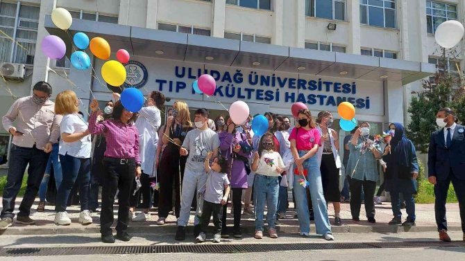 Uludağ Üniversitesi’nde Balonlar Hasta Çocuklar İçin Gökyüzüyle Buluştu