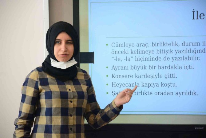 Gönül Gözü İle Öğrencilerini Eğitiyor, Görme Engelli Öğretmenin Müthiş Azmi