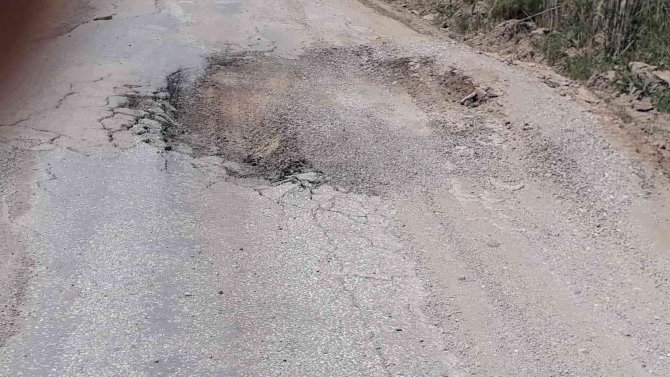 Milas Dörttepe Mahallesi Sakinleri Bozuk Yollardan Dertli