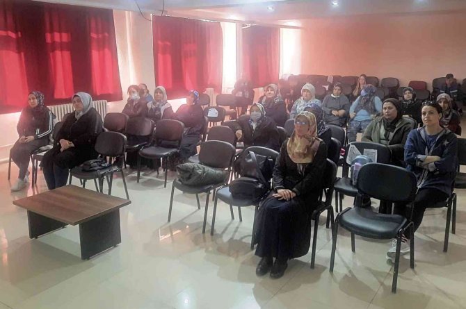 Dumlupınar’da “Aile Eğitimi” Kursları Devam Ediyor