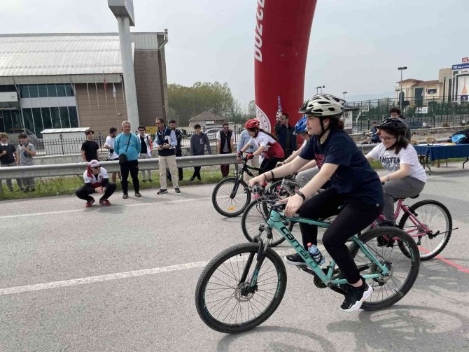 Birinci Olabilmek İçin Kilometrelerce Pedal Çevirdiler
