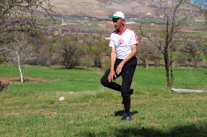 59 Yaşında Günde 20 Kilometre Koşarak Ultra Maratona Hazırlanıyor