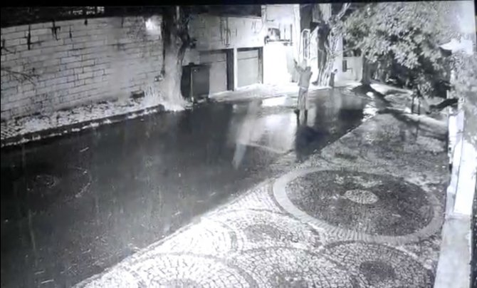 İ̇stanbul’da İş Adamının Villasına Silahlı Saldırı Kamerada