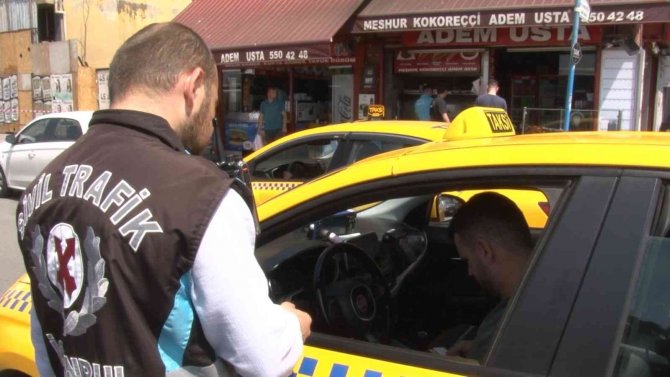 Kadıköy’de Emniyet Kemeri Takmayan Taksi Şoförlerine Ceza Yağdı