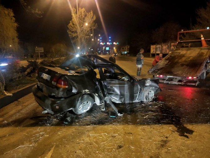 Hurdaya Dönen Araçtaki 2 Kişi Yaralandı