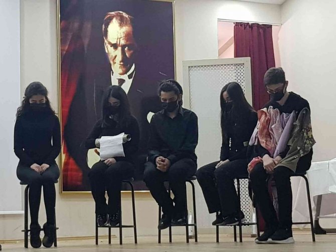 Eskişehir Fatih Fen Lisesi ‘Farkında Mısın?’ İsimli Drama Etkinliği Sahneledi