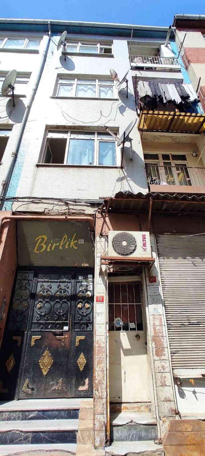 Fatih’te Binaya Giren Hırsız Cep Telefonlarını Çalarak Kaçtı
