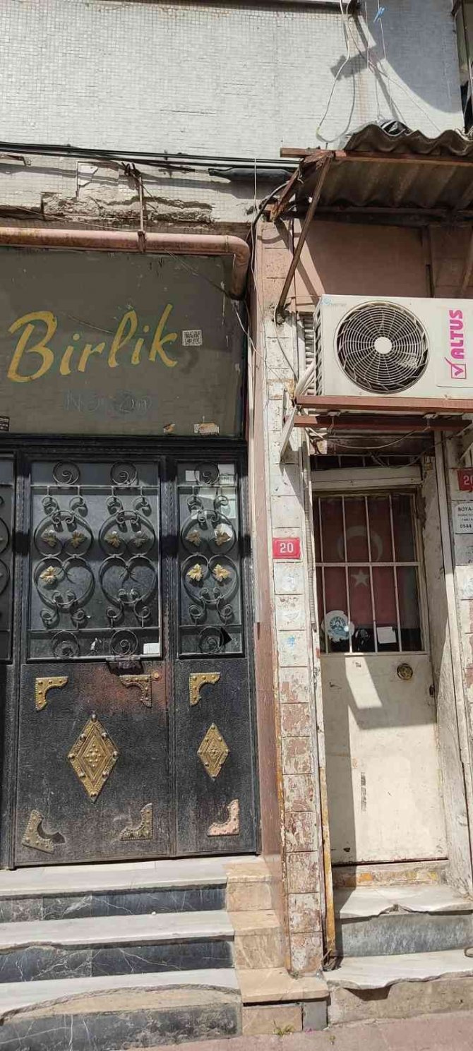 Fatih’te Binaya Giren Hırsız Cep Telefonlarını Çalarak Kaçtı