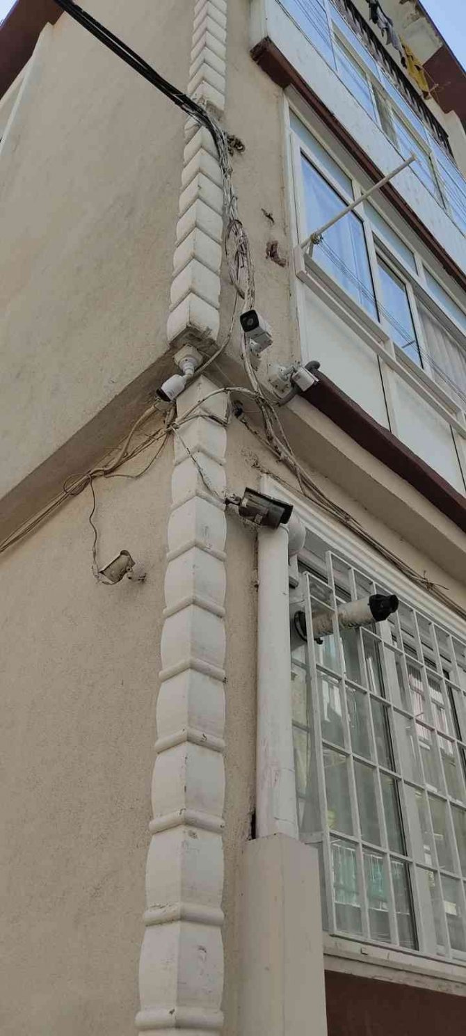 Fatih’te Binaya Giren Hırsız Cep Telefonlarını Çalarak Kaçtı