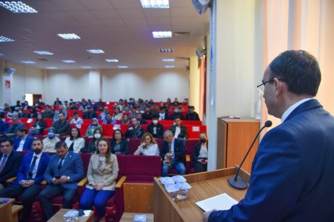 ‘Geleceğin İ̇ş Modeli: Girişimcilik’ Paneli Düzenlendi