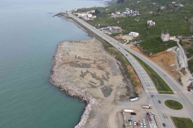 Türkiye’nin En Büyük Balıkçı Barınağında Çalışmalar Sürüyor