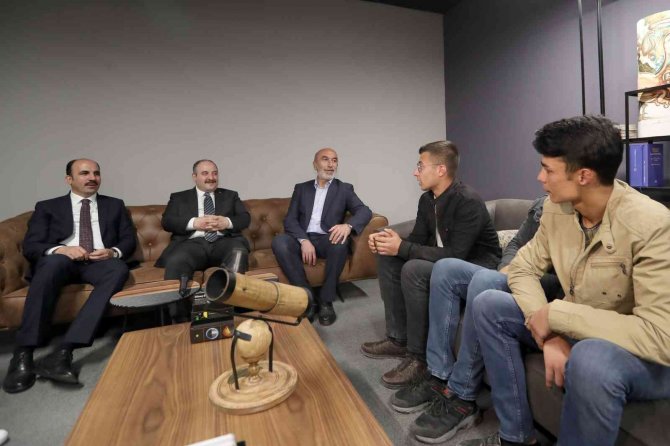 Güneş Sistemi’ni Tartışan Fenomen Öğrenciler Azerbaycan Teknofest’e Katılacak