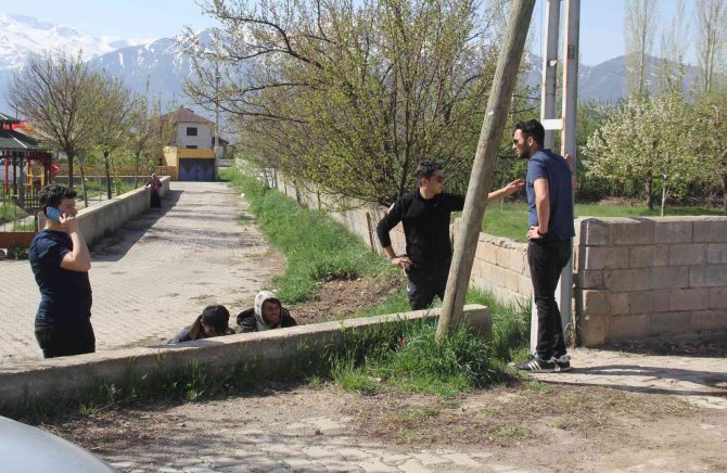 Güvenlik Güçlerinden Kaçarak Tarlada İzlerini Kaybettirmek İsteyen Kaçak Göçmenler Yakalandı