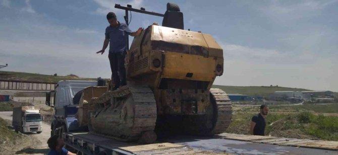 Kaçak Hafriyat Dökümü Denetiminde Karşılaşılan Plakasız Kepçe Otoparka Çekildi