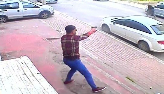 Yediği Tokat Sonrası Kurşun Yağdırdı: 1 Yaralı