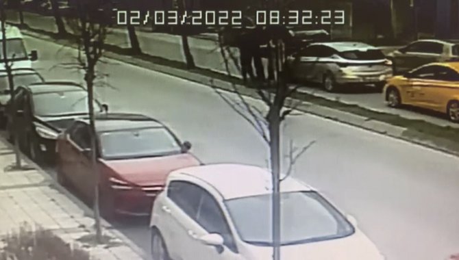 İ̇stanbul’da Trafikte Korku Dolu Anlar: Çocuklu Kadına Aracın Önünü Kesip Dehşeti Yaşattı