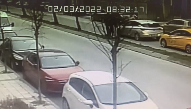 İ̇stanbul’da Trafikte Korku Dolu Anlar: Çocuklu Kadına Aracın Önünü Kesip Dehşeti Yaşattı