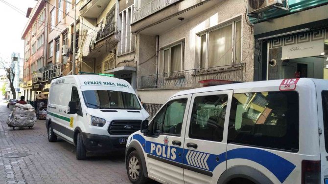 Arkadaşlarının Haber Alamadığı Kadın Evinde Bıçaklanmış Halde Bulundu