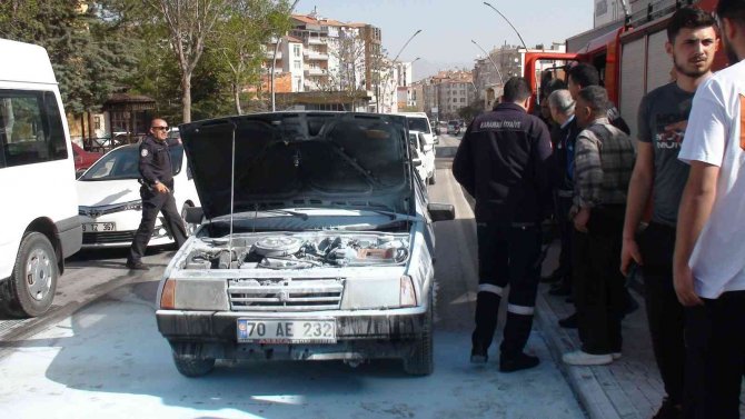 Alev Alan Otomobil Yangın Tüpü Sayesinde Yanmaktan Kurtarıldı