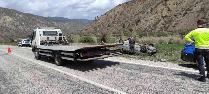 Şarampole Yuvarlanan Otomobil Takla Attı: 1 Hafif Yaralı