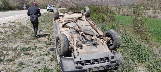 Şarampole Yuvarlanan Otomobil Takla Attı: 1 Hafif Yaralı