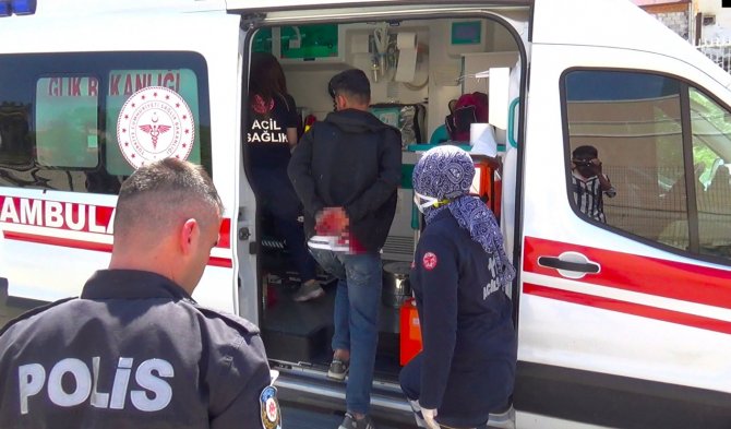 Sosyal Medyada Küfürleşen Gençlerin Kavgasında Kan Aktı: 1’i Ağır 2 Yaralı