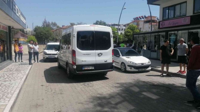 Antalya’da 2 Yaşındaki Doruk, Minibüsün Altında Kalarak Hayatını Kayetti