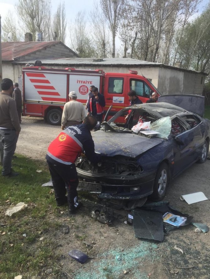 Köpeğe Çarpmamak İçin Direksiyonu Kırılan Otomobil Takla Attı: 2 Yaralı
