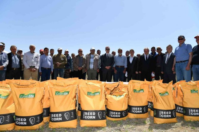 Keçiborlu’da 36 Çiftçiye 9 Milyon Mısır Tohumu Dağıtıldı