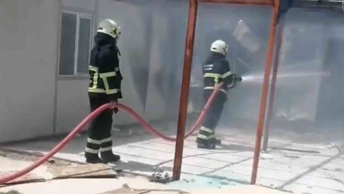 İ̇şçilerin Kaldığı Konteyner Ev Yandı