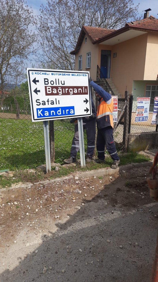 İ̇şaret Ve Yönlendirme Levhaları Yenileniyor