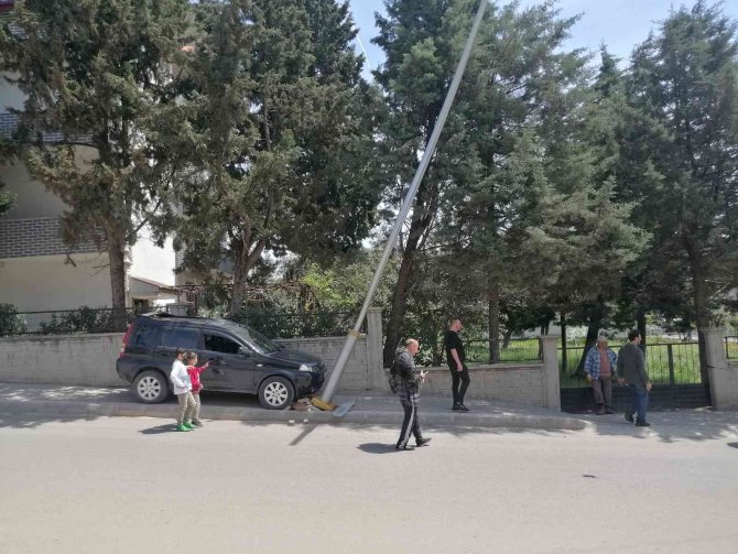 Panik Yapan Sürücü Kazaya Sebep Oldu