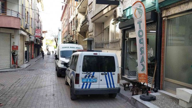 Arkadaşlarının Haber Alamadığı Kadın Evinde Bıçaklanmış Halde Bulundu