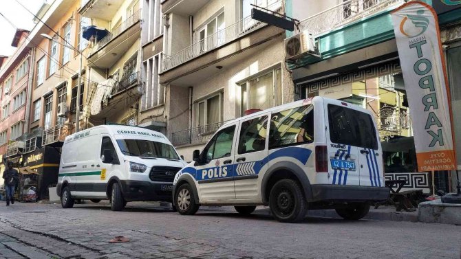 Arkadaşlarının Haber Alamadığı Kadın Evinde Bıçaklanmış Halde Bulundu