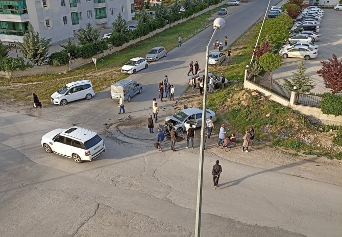 Malatya’da İki Otomobil Çarpıştı: 5 Yaralı