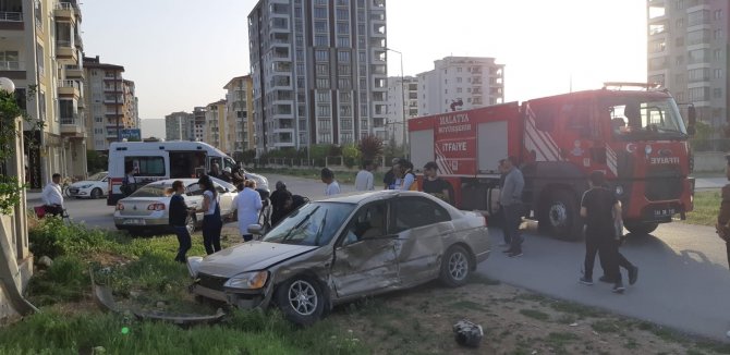 Malatya’da İki Otomobil Çarpıştı: 5 Yaralı