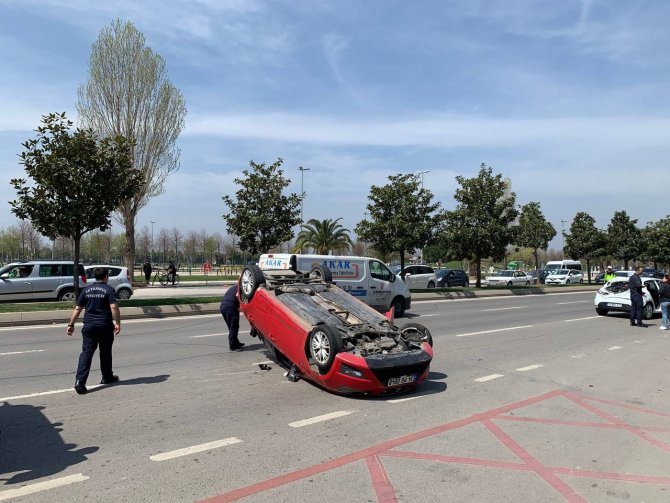 Maltepe’de Feci Kaza: Kontrolünü Kaybeden Sürücü, Seyir Halindeki 3 Araca Çarparak Takla Attı