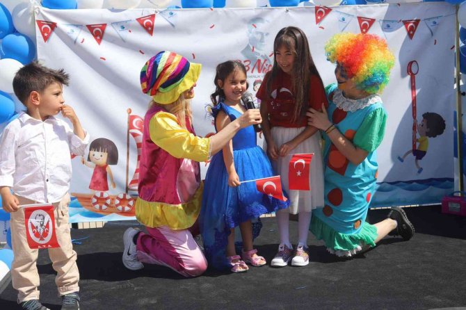 Mersin’deki ’Çocuk Şenliği’ Renkli Görüntülere Sahne Oldu