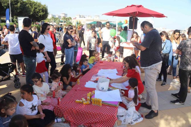 Mersin’deki ’Çocuk Şenliği’ Renkli Görüntülere Sahne Oldu