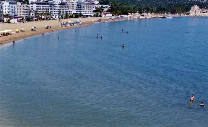 Sıcaklık 30 Dereceyi Aştı, Tatilciler Deniz Sezonunu Açtı