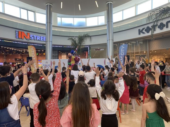 Palm City’de ’100 Bin Gülücük’ Heyecanı Yaşandı