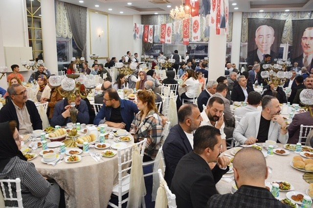 Cumhur İ̇ttifakı Mhp’nin İftarında Buluştu